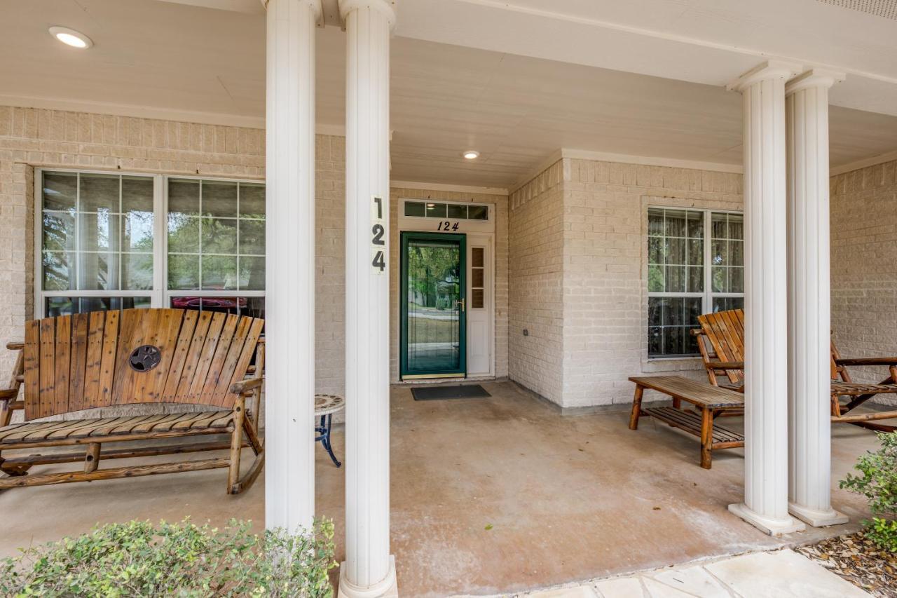 Spacious 5 Bdrm Home Mins To Wineries With Private Pool And Hot Tub! Johnson City Kültér fotó