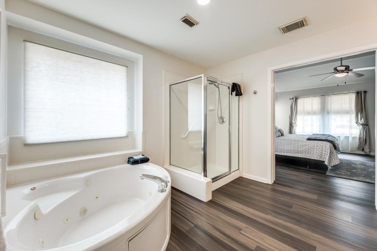 Spacious 5 Bdrm Home Mins To Wineries With Private Pool And Hot Tub! Johnson City Kültér fotó