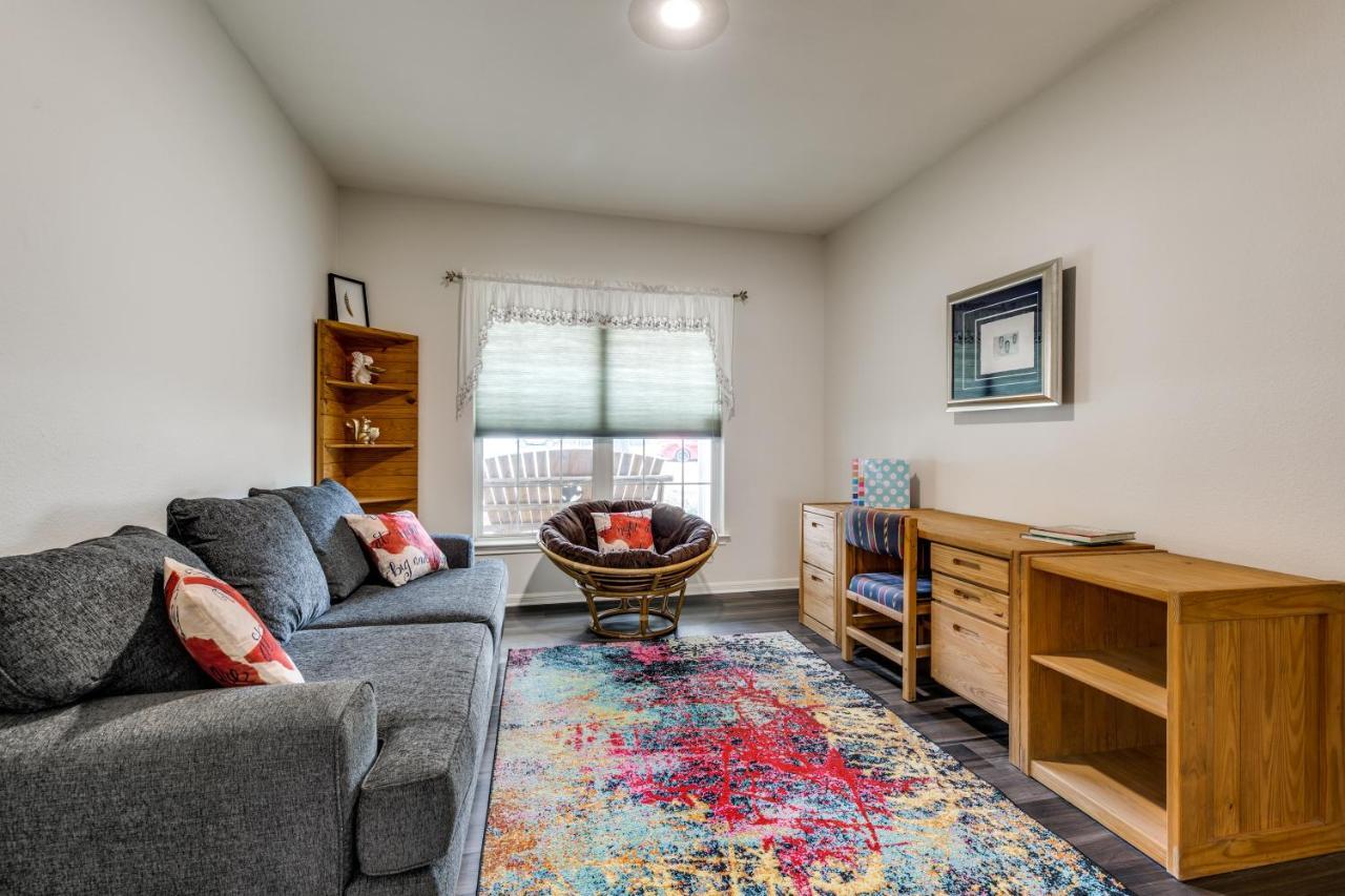 Spacious 5 Bdrm Home Mins To Wineries With Private Pool And Hot Tub! Johnson City Kültér fotó