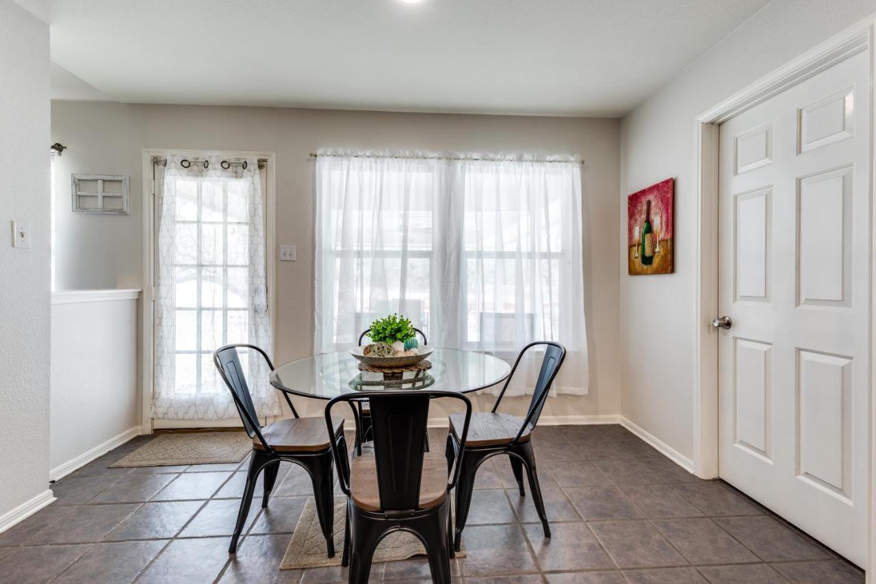 Spacious 5 Bdrm Home Mins To Wineries With Private Pool And Hot Tub! Johnson City Kültér fotó