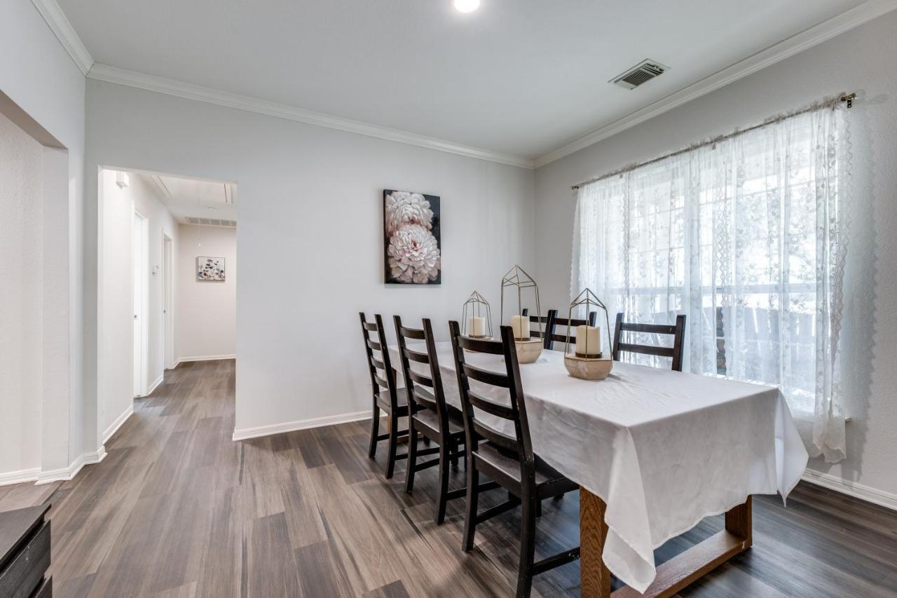 Spacious 5 Bdrm Home Mins To Wineries With Private Pool And Hot Tub! Johnson City Kültér fotó