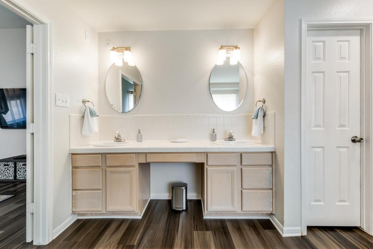 Spacious 5 Bdrm Home Mins To Wineries With Private Pool And Hot Tub! Johnson City Kültér fotó