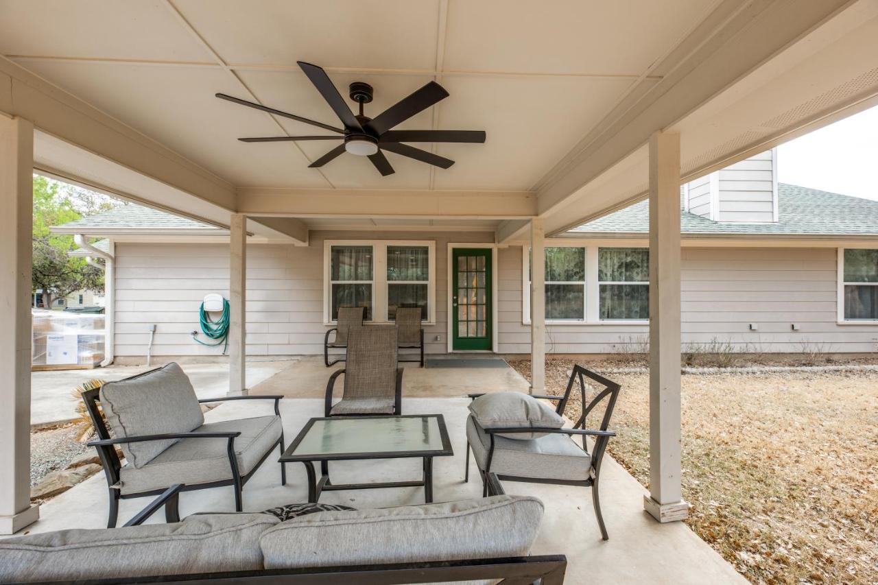 Spacious 5 Bdrm Home Mins To Wineries With Private Pool And Hot Tub! Johnson City Kültér fotó