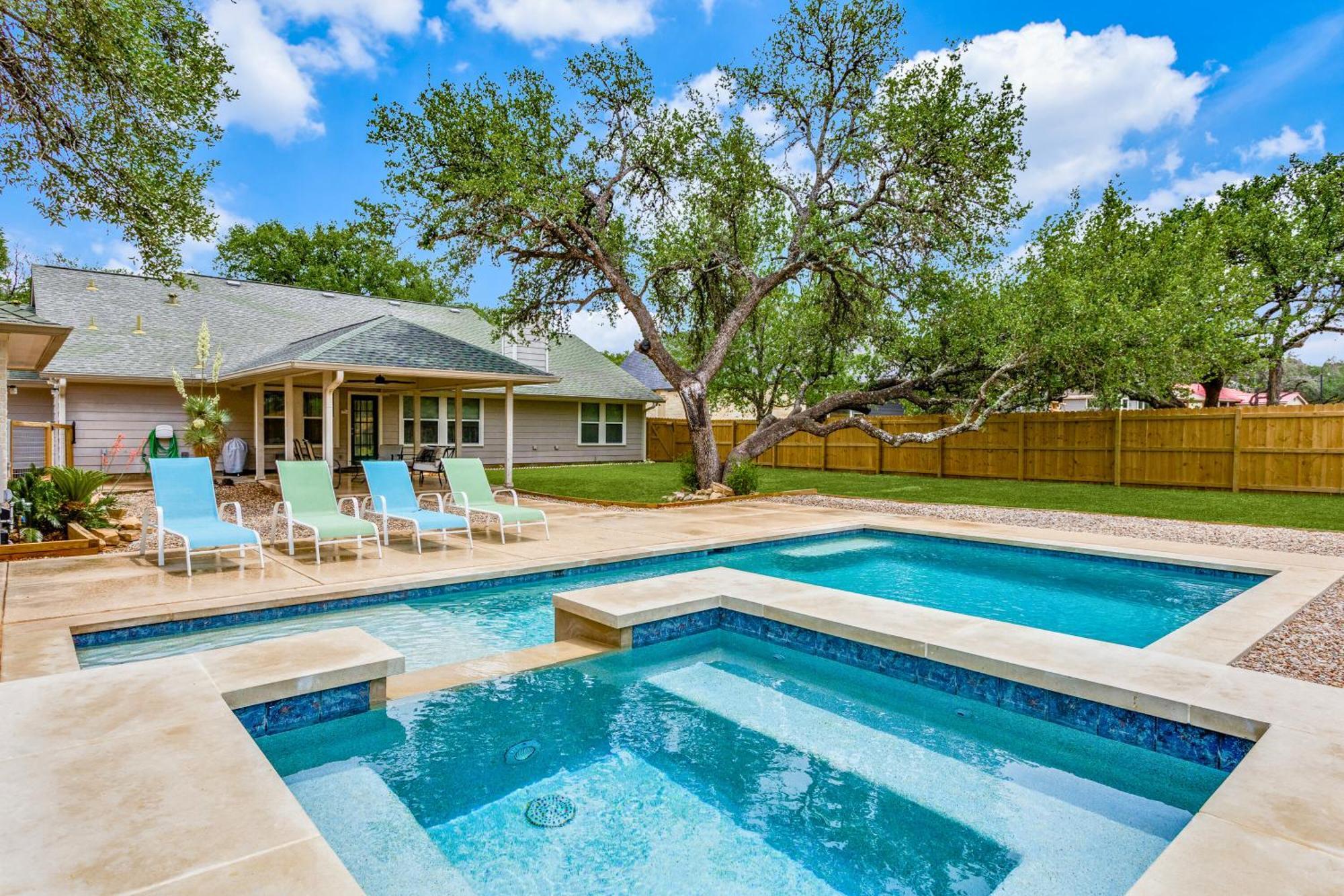 Spacious 5 Bdrm Home Mins To Wineries With Private Pool And Hot Tub! Johnson City Kültér fotó